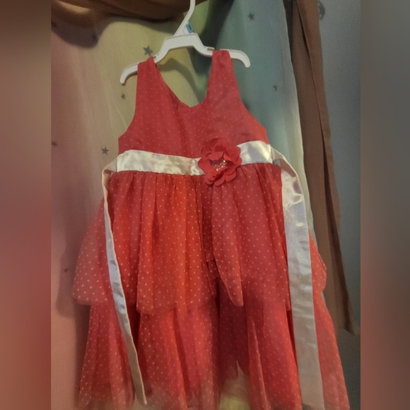 Pink polka-dot tiered formal party dress size 6 girls with flower and belted. - Picture 2 of 3